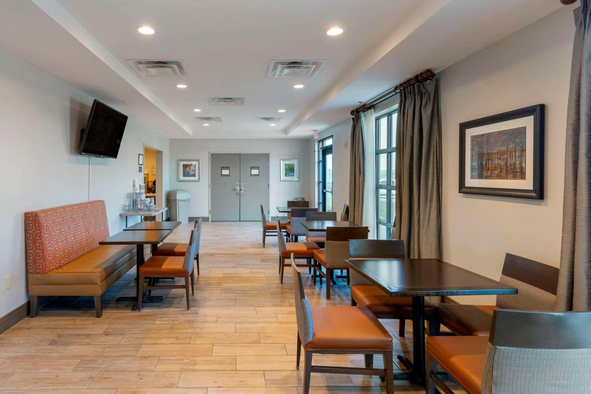 Comfort Inn & Suites East Эллиджей Экстерьер фото