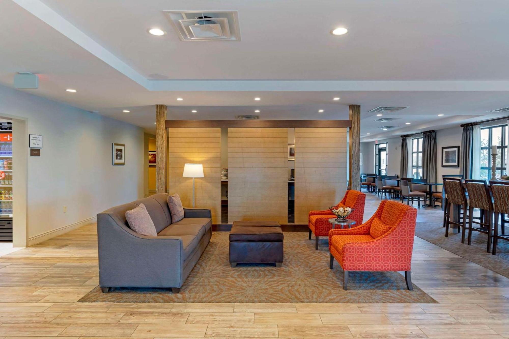 Comfort Inn & Suites East Эллиджей Экстерьер фото