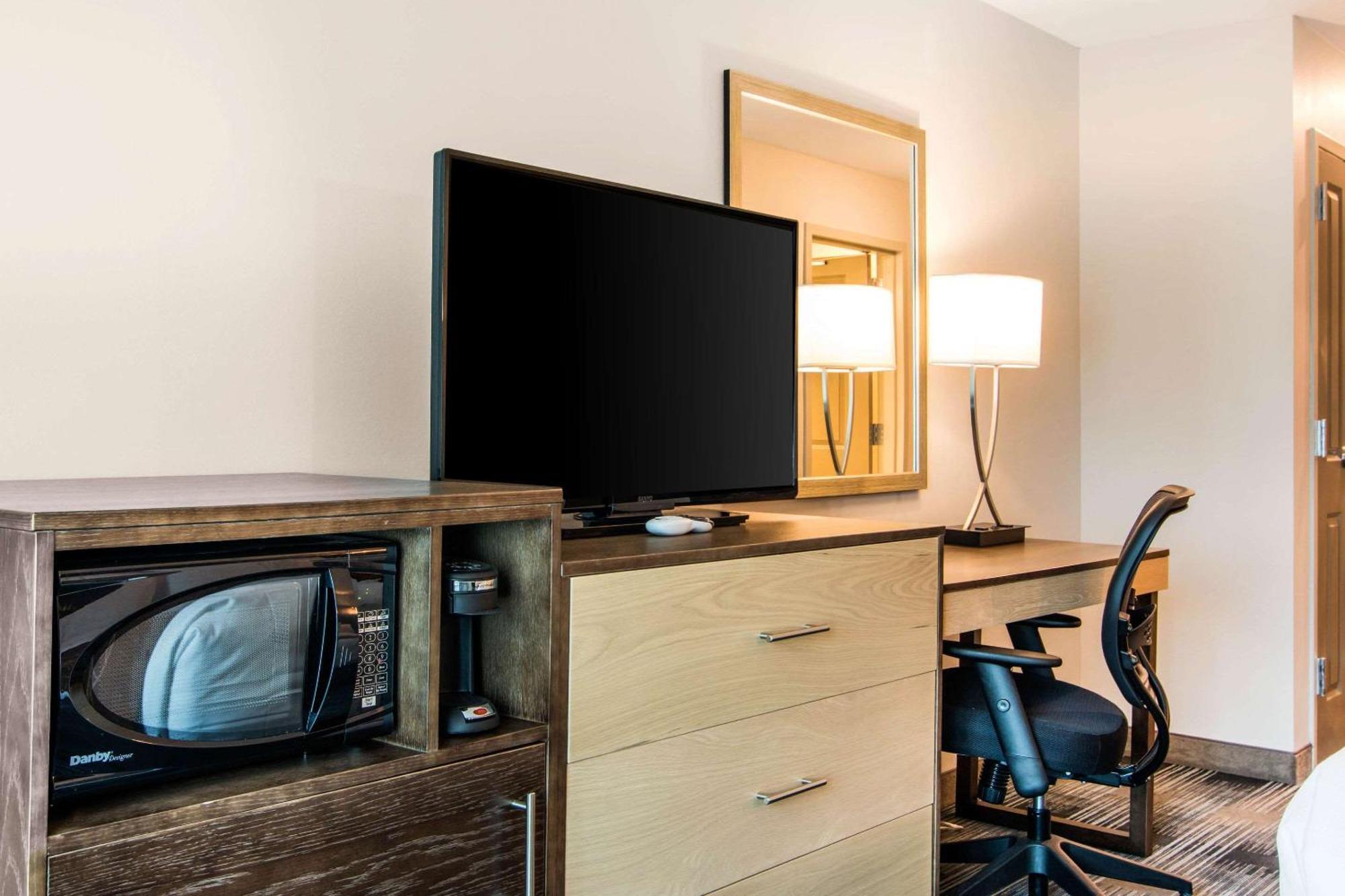 Comfort Inn & Suites East Эллиджей Экстерьер фото