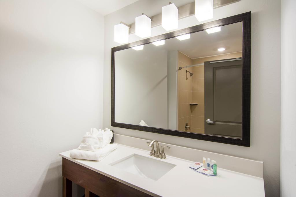 Comfort Inn & Suites East Эллиджей Экстерьер фото