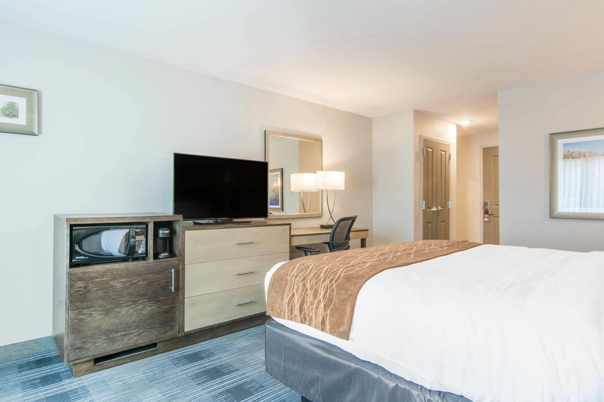 Comfort Inn & Suites East Эллиджей Экстерьер фото